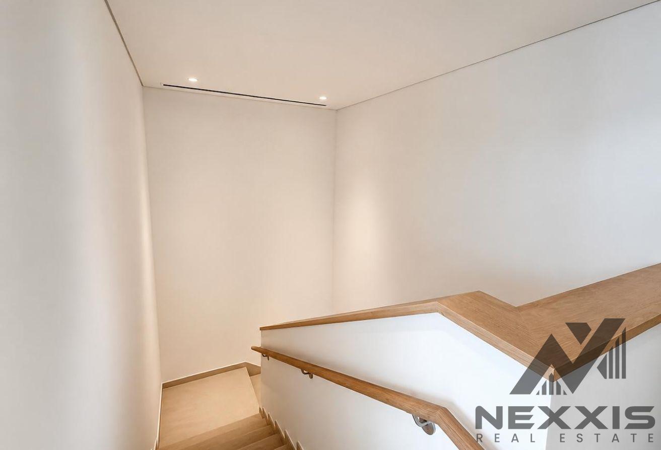 Corner 4BR Villa | Premium Community | Ready MOVE photo 8