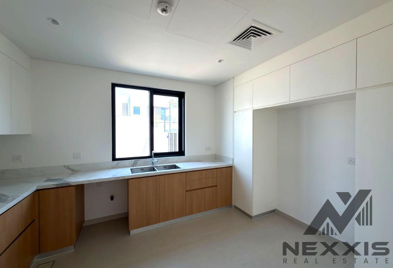 Corner 4BR Villa | Premium Community | Ready MOVE photo 11