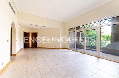 Apartment - 2 Bedrooms - 3 Bathrooms for sale in Jash Hamad - Shoreline Apartments - Palm Jumeirah - Dubai