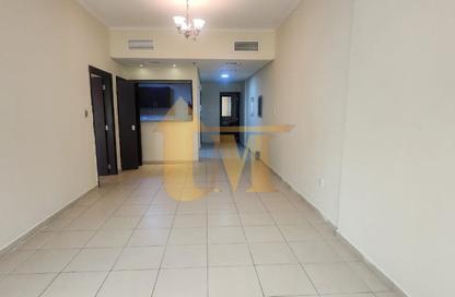 Apartment - 1 Bedroom - 2 Bathrooms for sale in Mazaya 28 - Queue Point - Liwan - Dubai