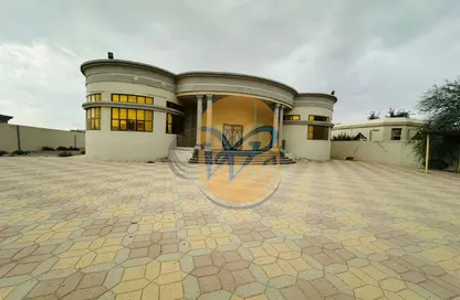 Villa - 4 Bedrooms - 5 Bathrooms for rent in Al Felyyah - Ras Al Khaimah