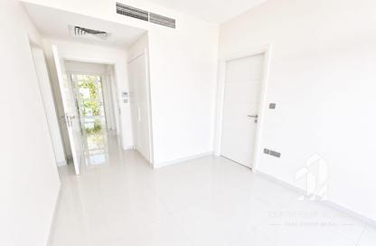 Townhouse - 4 - 5 for rent in Victoria - Damac Hills 2 - Dubai