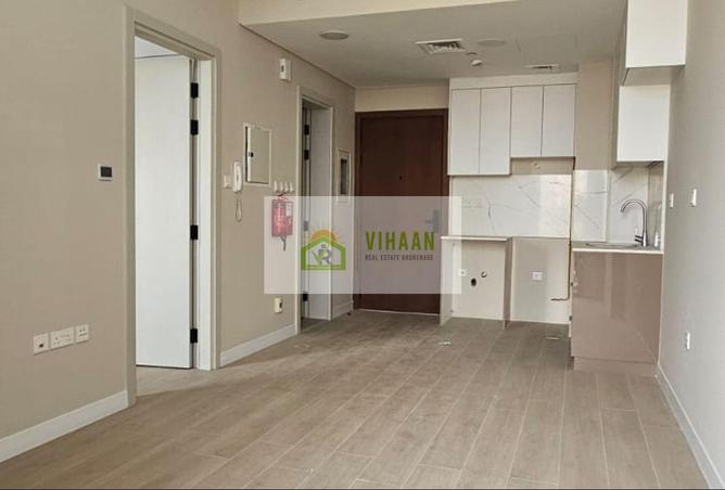 Spacious 1 BR | Ready To Move | Prime Location photo 2