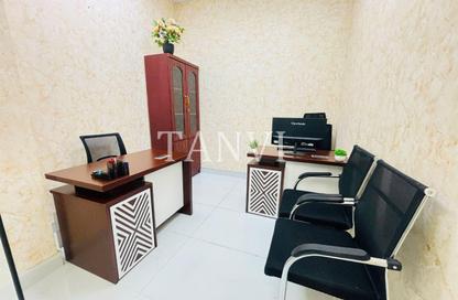 Office Space - Studio - 1 Bathroom for rent in Red Avenue - Al Garhoud - Dubai