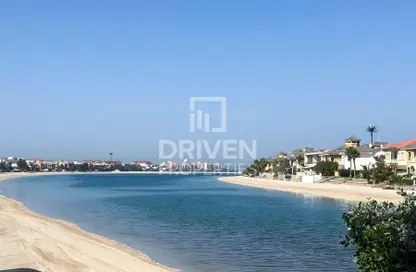 Villa - 4 Bedrooms - 6 Bathrooms for rent in Canal Cove Frond F - Canal Cove Villas - Palm Jumeirah - Dubai