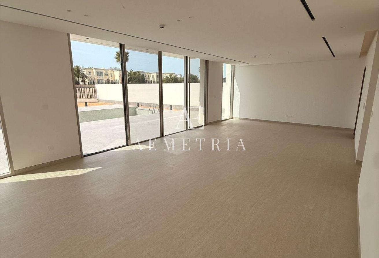 Spacious Family Home| Private Pool photo 13