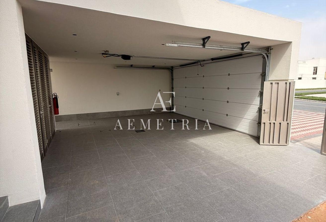 Spacious Family Home| Private Pool photo 14