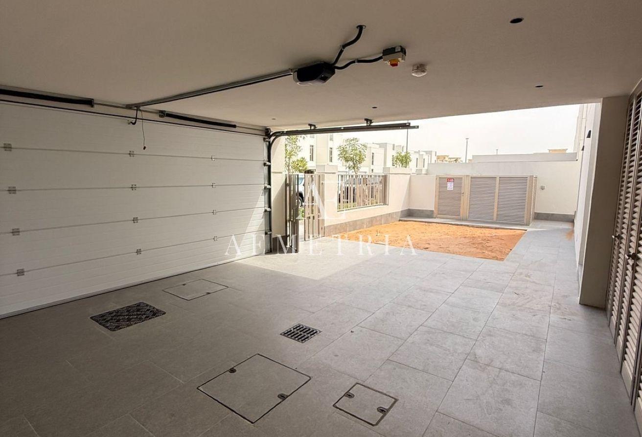 Spacious Family Home| Private Pool photo 16