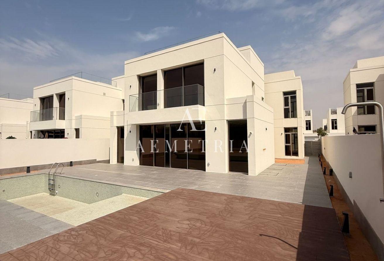 Spacious Family Home| Private Pool photo 11