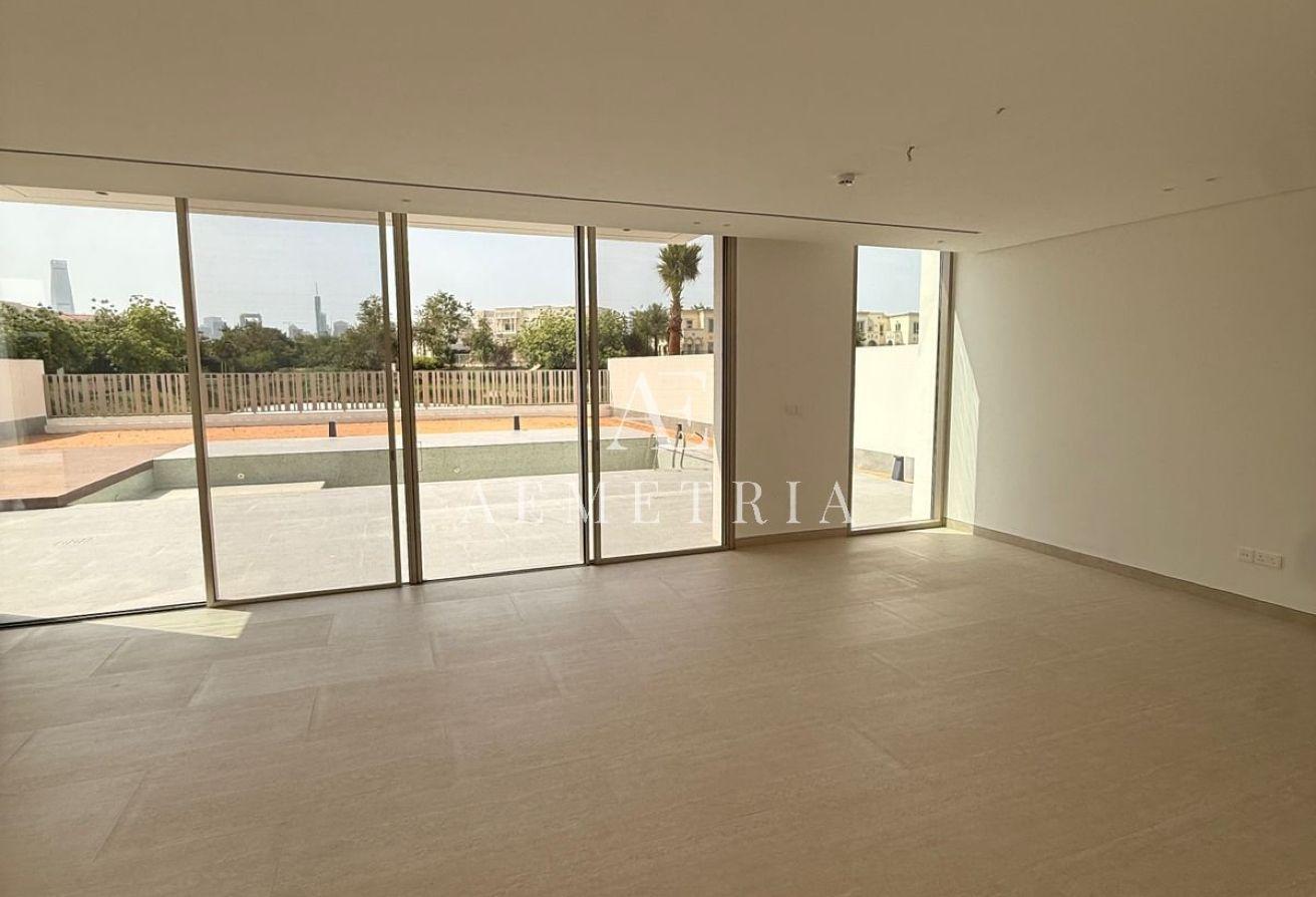 Spacious Family Home| Private Pool photo 5