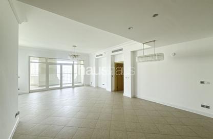 Apartment - 3 - 4 for rent in Al Tamr - Shoreline Apartments - Palm Jumeirah - Dubai