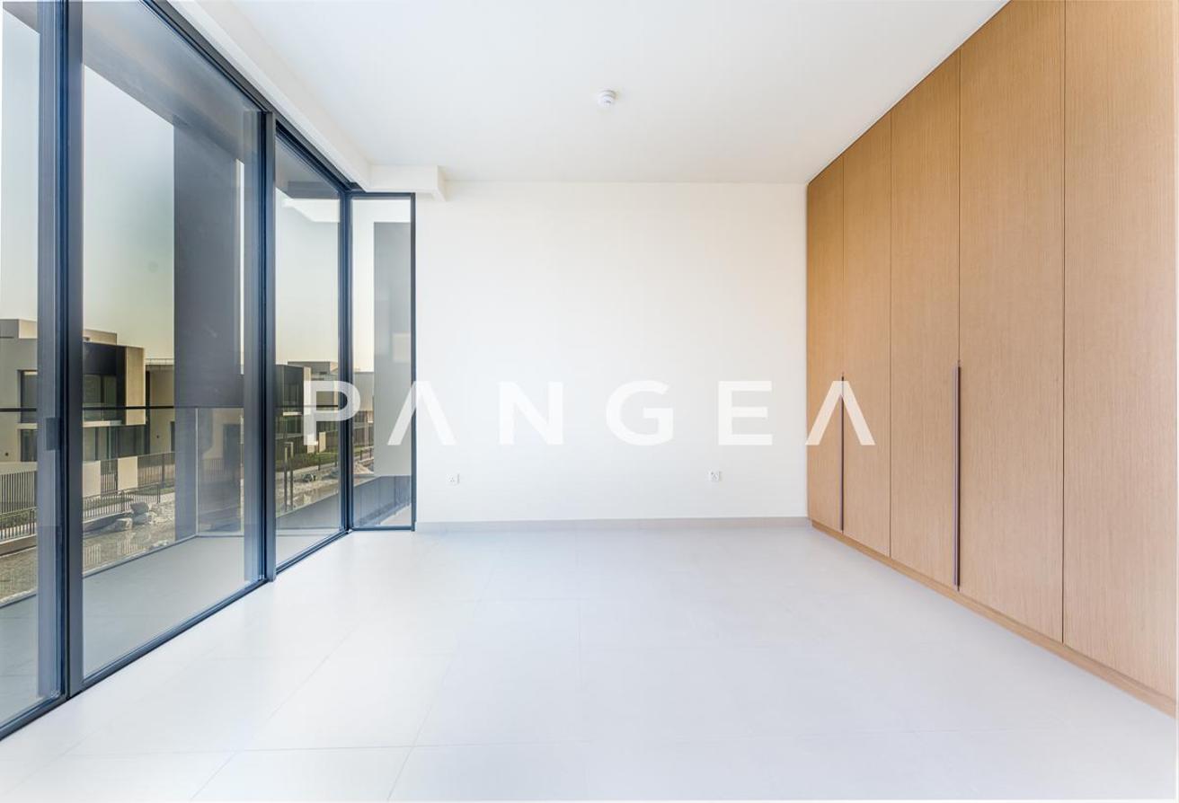 Genuine Listing | Luxurious | Opposite Park photo 13