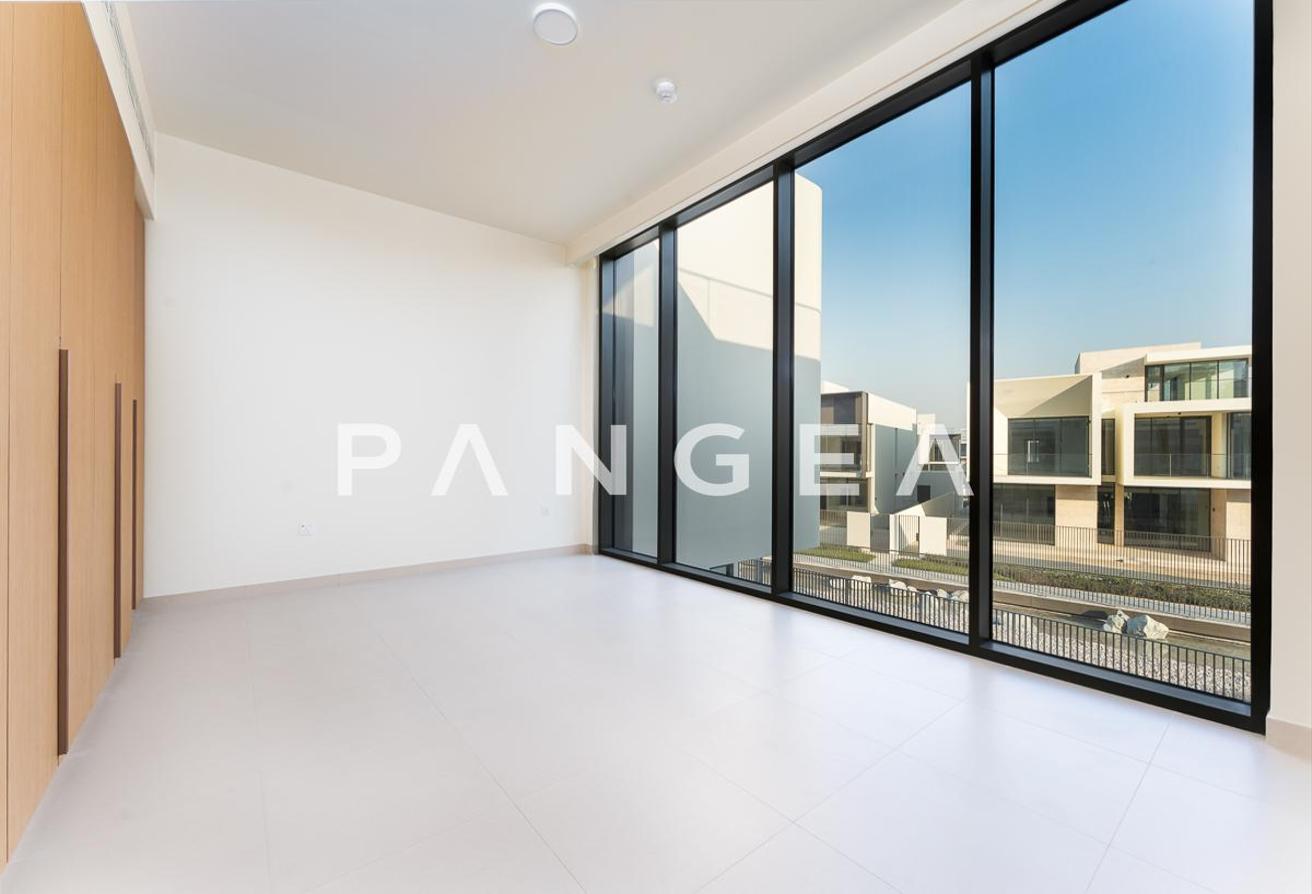 Genuine Listing | Luxurious | Opposite Park photo 9