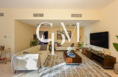Villa - 4 Bedrooms - 5 Bathrooms for rent in Seashore - Rabdan - Abu Dhabi