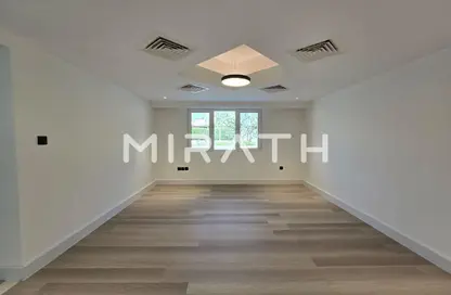 Villa - 4 Bedrooms - 5 Bathrooms for rent in Jumeirah 1 Villas - Jumeirah 1 - Jumeirah - Dubai