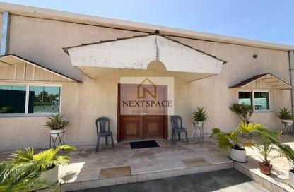 Warehouse - Studio - 3 Bathrooms for rent in Umm Ramool - Dubai