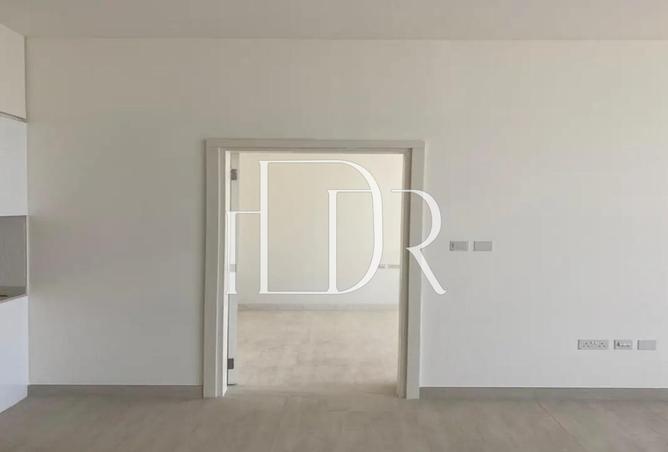 2-bed apartment in The Bridges · Water view — photo 3