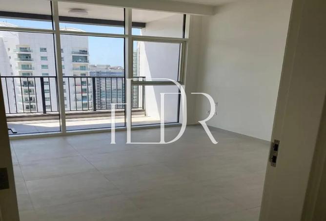 2-bed apartment in The Bridges · Water view — photo 2