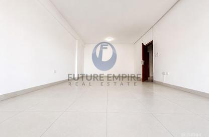 Apartment - 3 Bedrooms - 3 Bathrooms for rent in Zabeel Building - Al Karama - Dubai