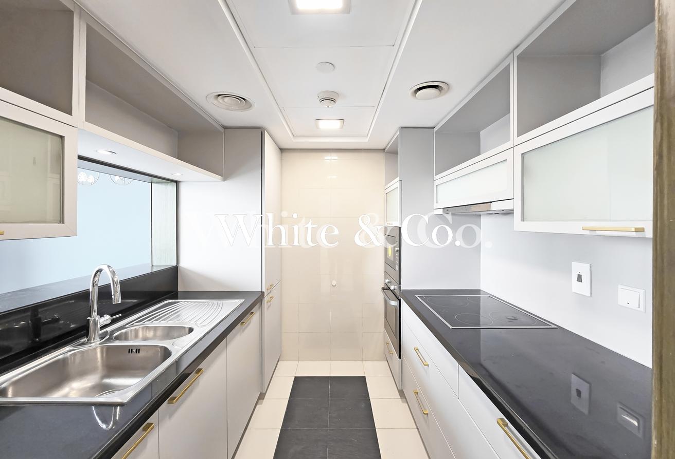 Chiller Free | Prime Location | Furnished photo 7