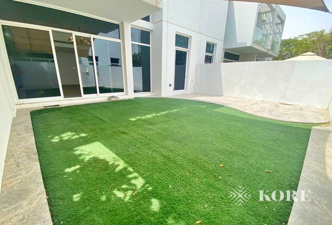 Avail August | Near Pool and Park | Closed Kitchen — photo 3