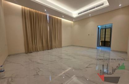 Villa - 5 Bedrooms - 7 Bathrooms for rent in Al Aweer - Dubai