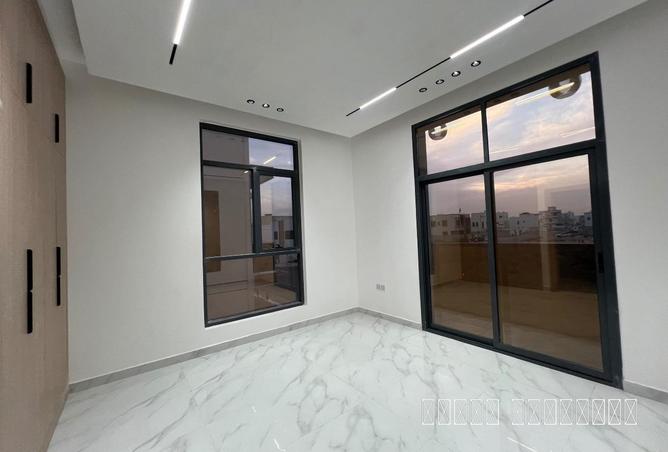 77400187 - Property Image 2