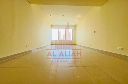Apartment - 4 Bedrooms - 5 Bathrooms for rent in Nation Towers - Corniche Road - Abu Dhabi