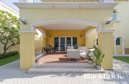 Villa - 4 - 5 for rent in District 8 - Jumeirah Park - Dubai
