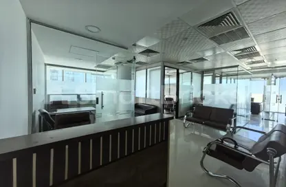 مكتب - 1 حمام للايجار في القمة - الخليج التجاري - دبي