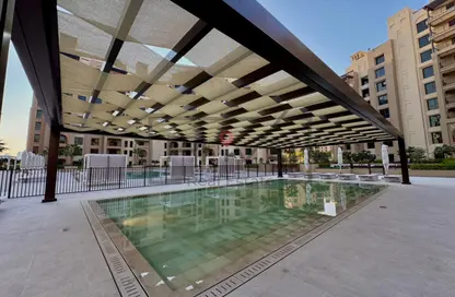 Apartment - 3 Bedrooms - 4 Bathrooms for sale in Lamaa - Madinat Jumeirah Living - Umm Suqeim - Dubai