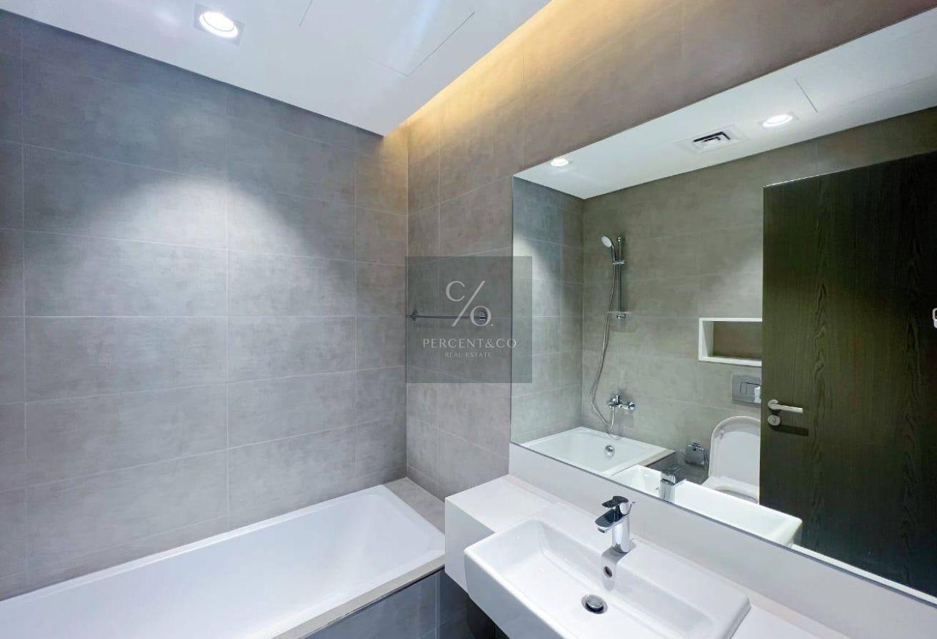 BURJ KHALIFA VIEW | HIGH FLOOR | FULLY FURNISHED photo 6
