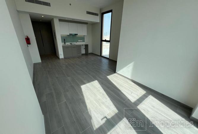 Spacious | 4 Cheques | Vacant Soon photo 2