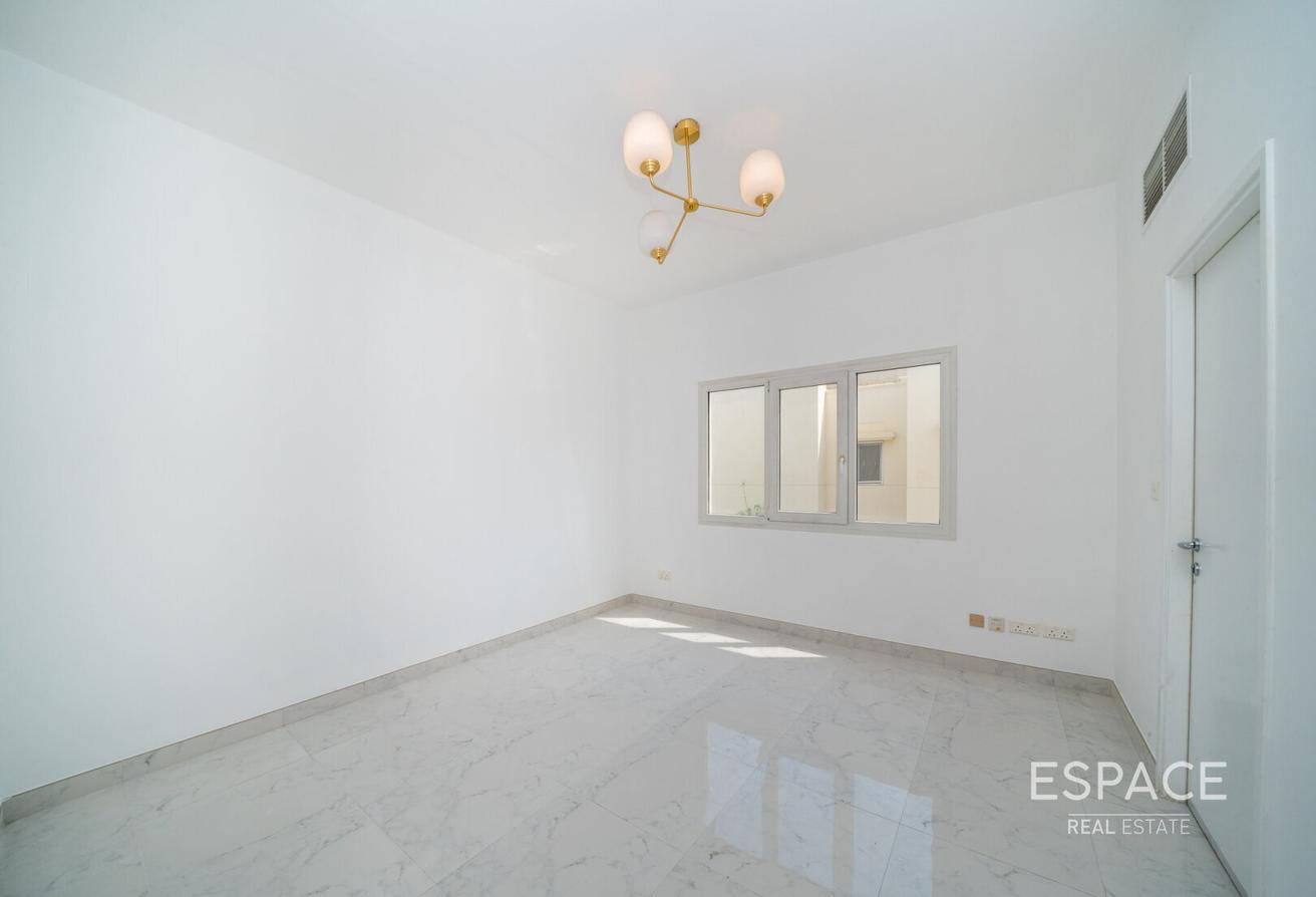 Extended - Available - Must See - Type 2 photo 10