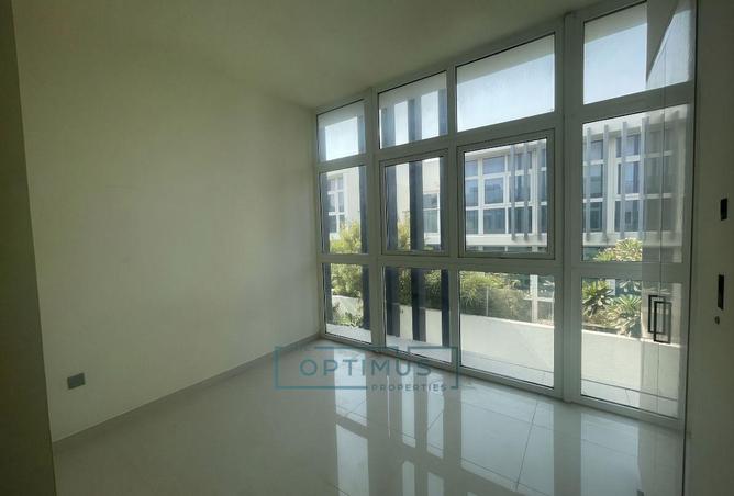 Large Layout | Ready To Move | Fully Maintained photo 3
