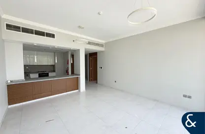 Apartment - 1 Bedroom - 2 Bathrooms for rent in Regent Court - District 14 - Jumeirah Village Circle - Dubai