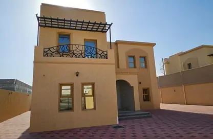 Villa - 3 Bedrooms - 5 Bathrooms for rent in Al Jazirah Al Hamra - Al Hamra Village - Ras Al Khaimah