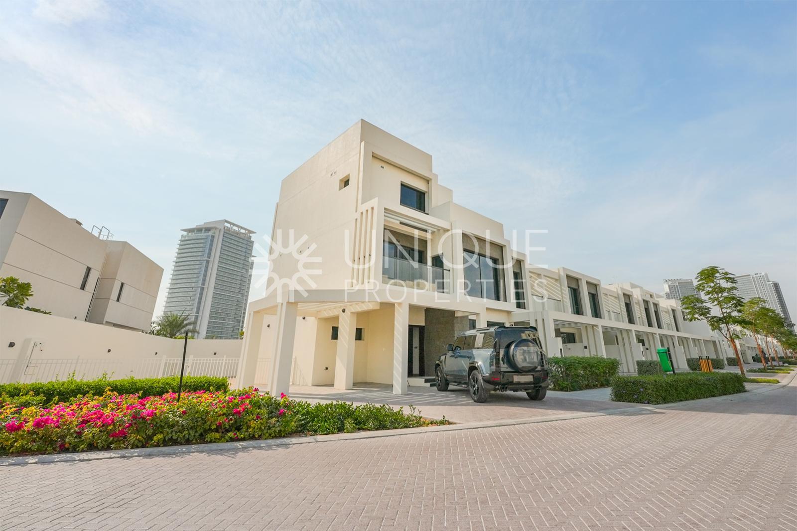 Huge Layout | Corner | Full Golf Course View