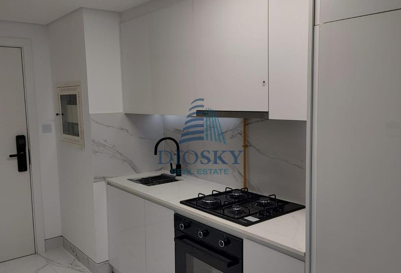 Fully Furnished | Upgraded | Vacant photo 6
