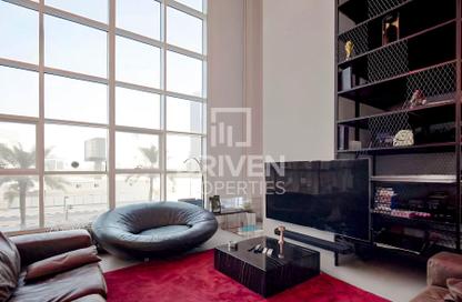 Apartment - 1 Bedroom - 2 Bathrooms for rent in Marina Arcade Tower - Dubai Marina - Dubai