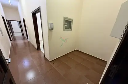 Apartment - 2 Bedrooms - 2 Bathrooms for rent in Al Dafeinah - Asharej - Al Ain