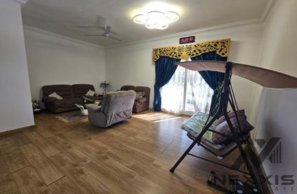 Apartment - 3 Bedrooms - 4 Bathrooms for sale in Mazaya 13 - Queue Point - Liwan - Dubai