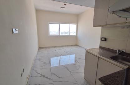Apartment - Studio - 1 Bathroom for rent in Al Butina 9 Building - Al Butina - Sharjah Apartment - Studio - 1 Bathroom for rent in Al Butina 9 Building - Al Butina - Sharjah