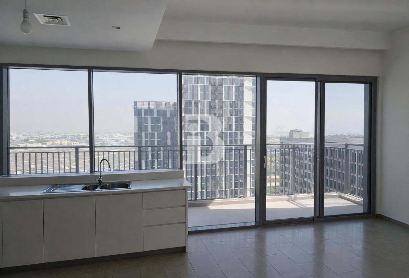 Ready to move | Prime Location | Spacious photo 3