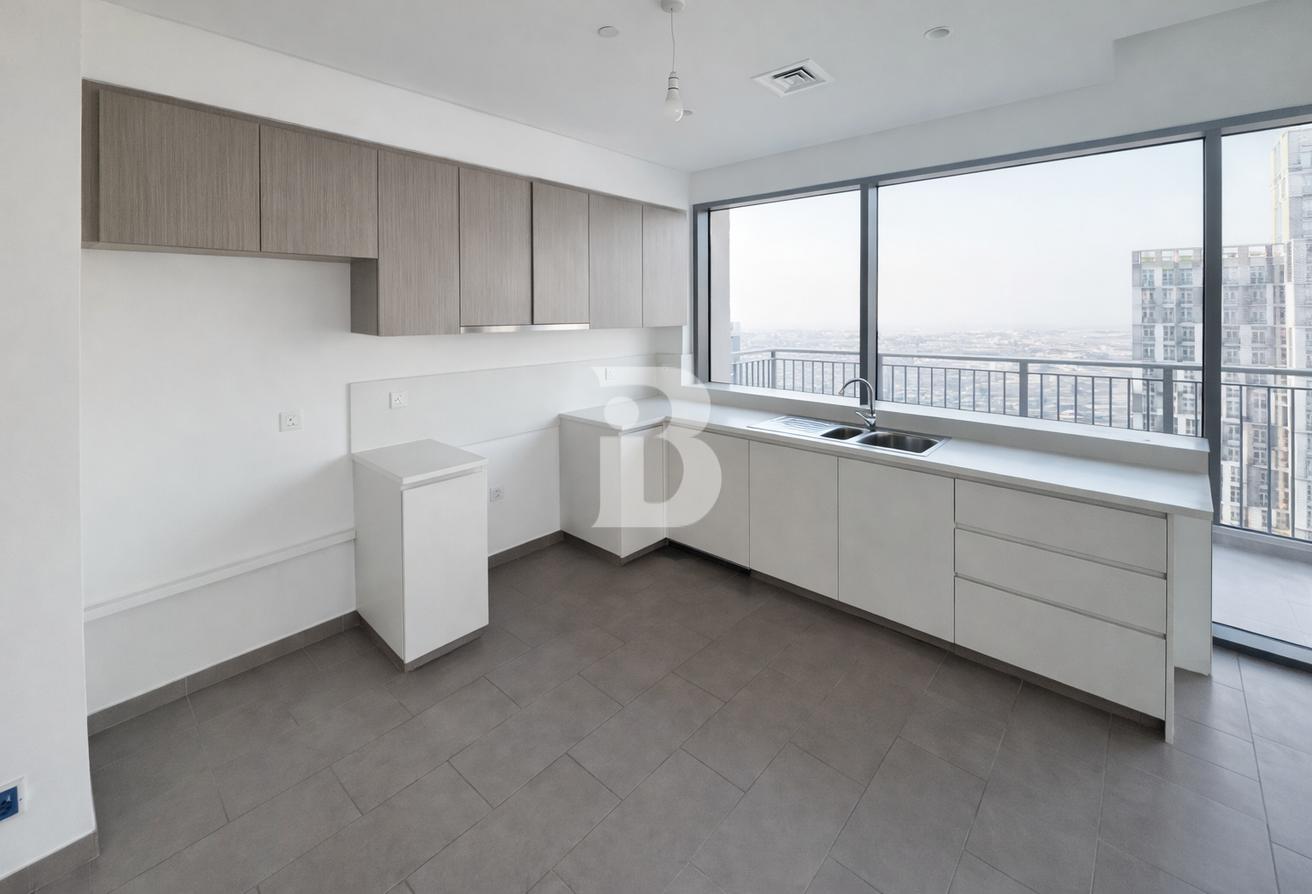 Ready to move | Prime Location | Spacious photo 6
