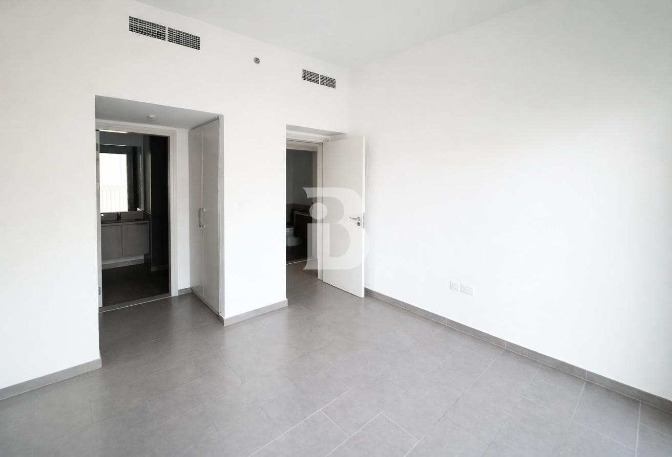 Ready to move | Prime Location | Spacious photo 5