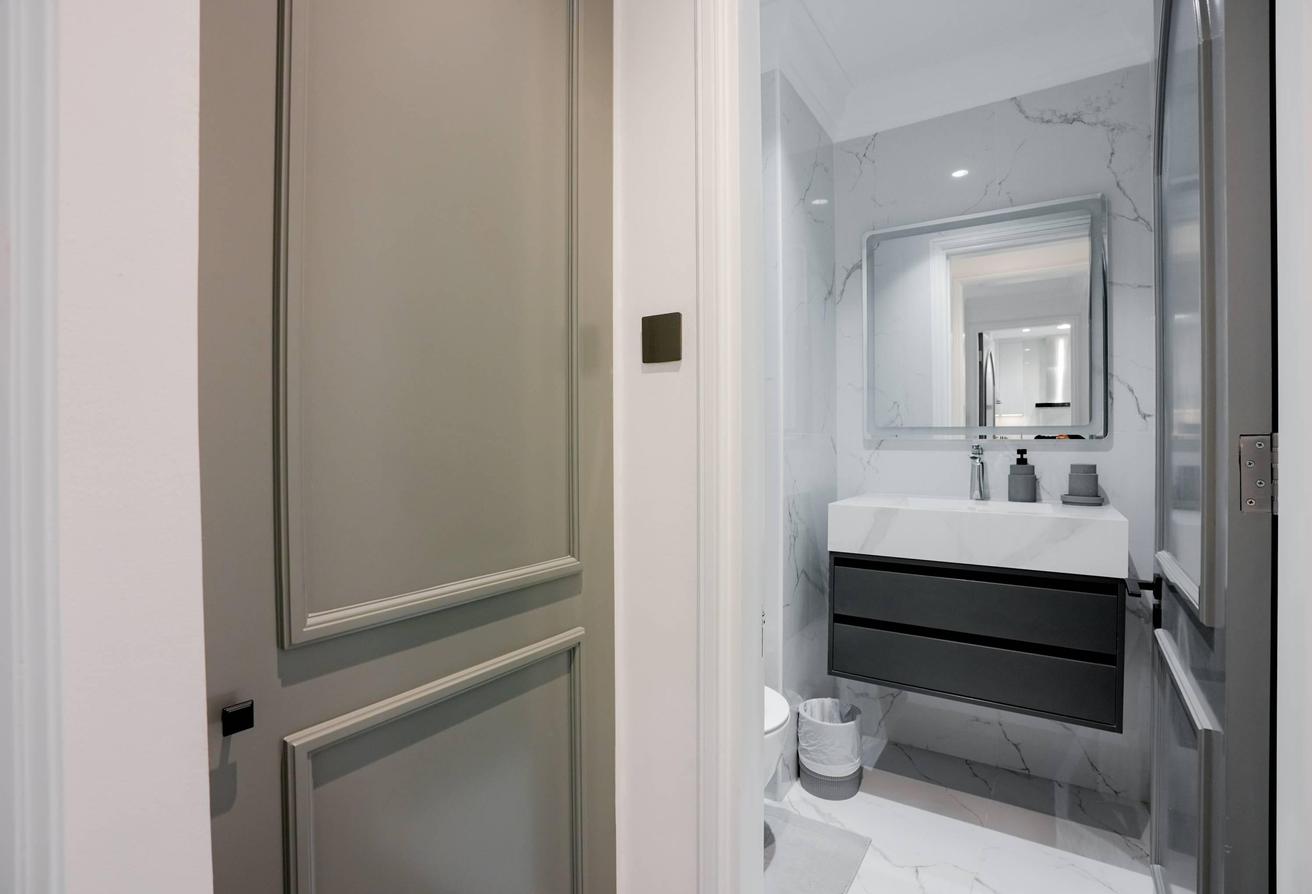 Unique Layout | Prime Location | Burj Khalifa View photo 9