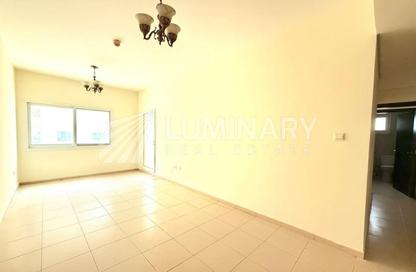 Apartment - 2 Bedrooms - 3 Bathrooms for rent in Mazaya 27 - Queue Point - Liwan - Dubai