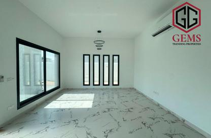 Villa - 4 Bedrooms - 5 Bathrooms for rent in Al Aweer 1 - Al Aweer - Dubai