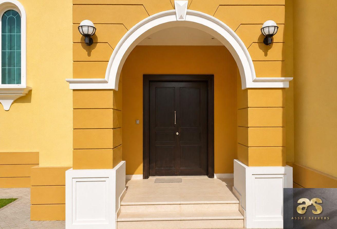3BR+M | Corner Villa | Prime Location | Large Layo photo 4